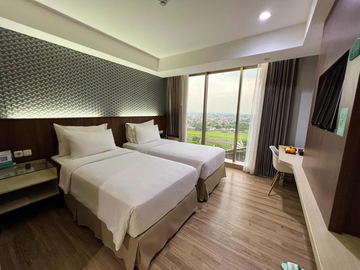 Hotel Ayola Sunrise Mojokerto Exterior foto