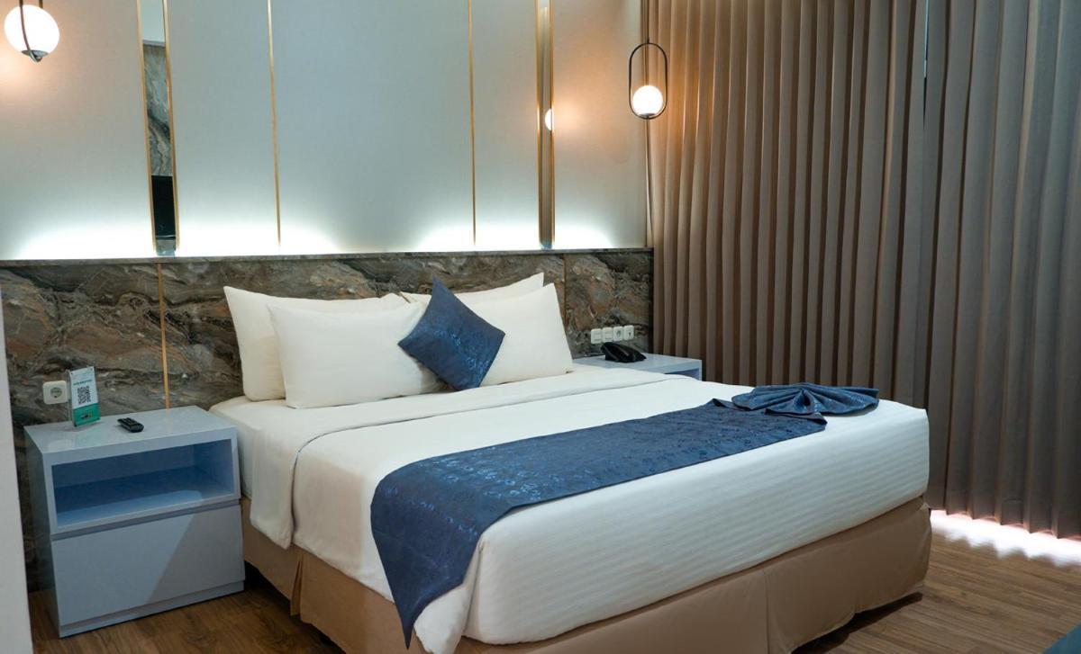 Hotel Ayola Sunrise Mojokerto Exterior foto