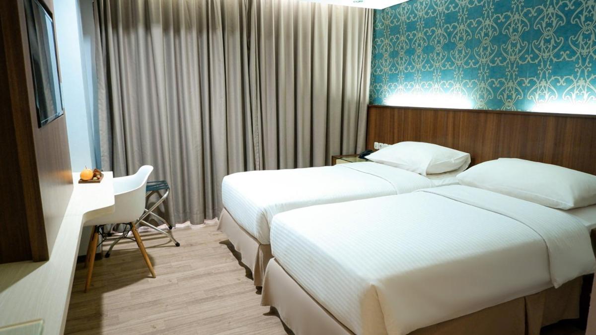 Hotel Ayola Sunrise Mojokerto Exterior foto