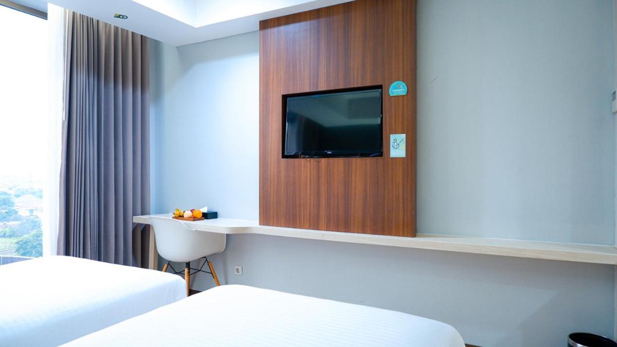 Hotel Ayola Sunrise Mojokerto Exterior foto