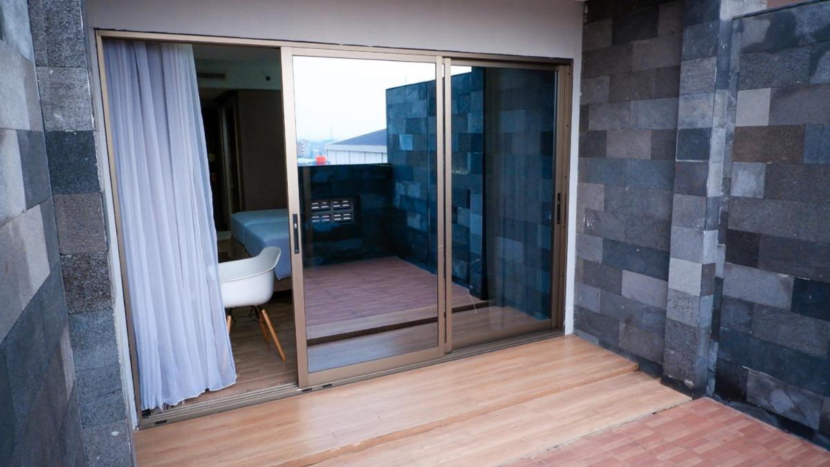 Hotel Ayola Sunrise Mojokerto Exterior foto