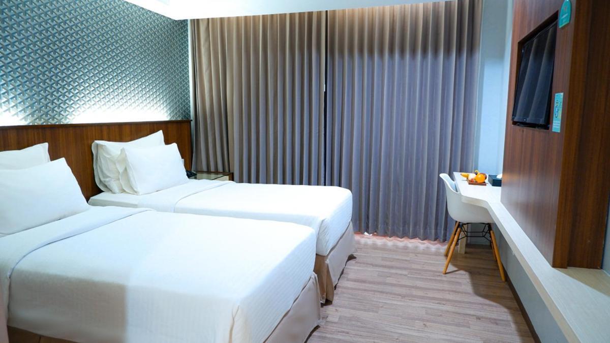 Hotel Ayola Sunrise Mojokerto Exterior foto