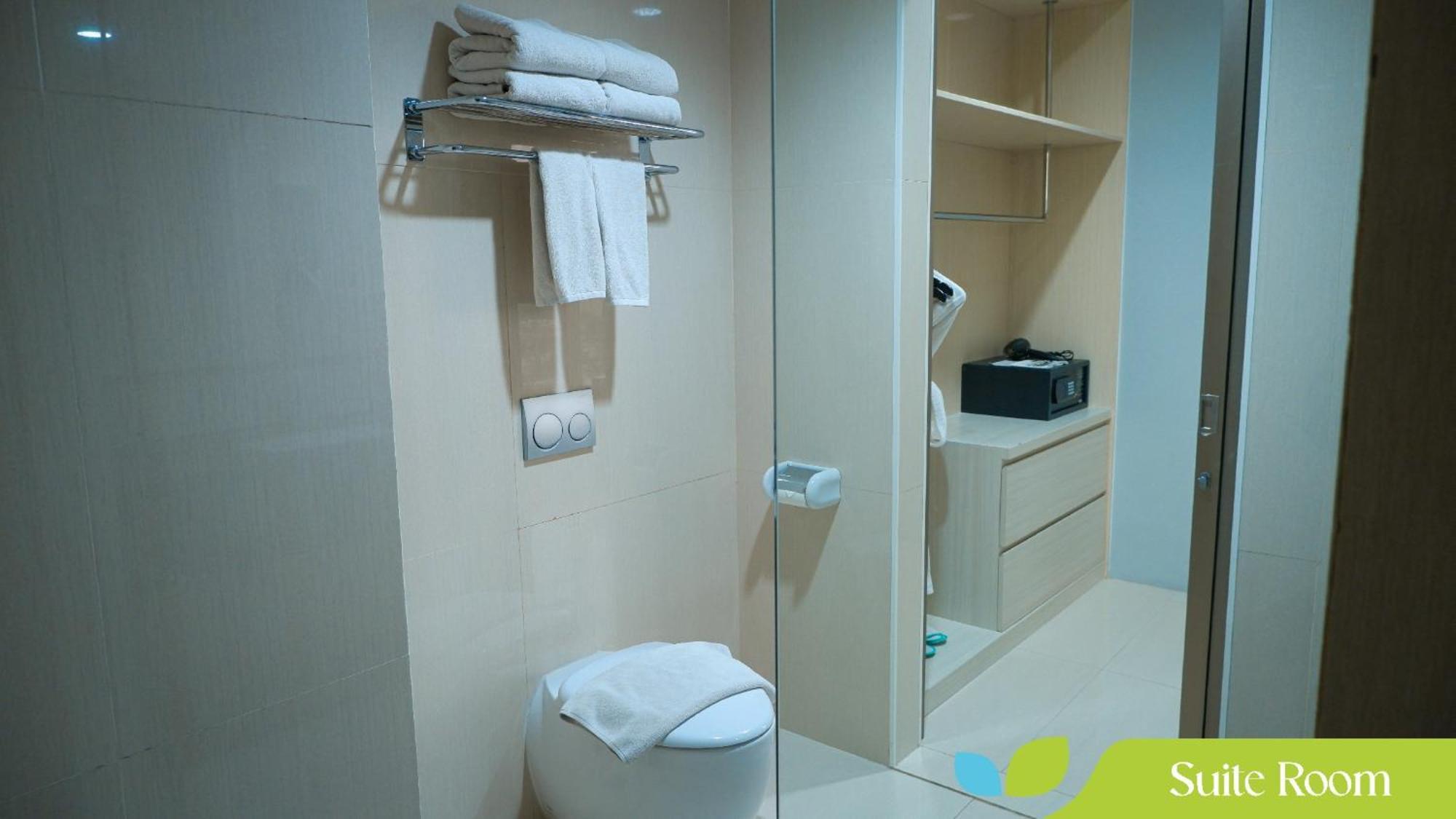 Hotel Ayola Sunrise Mojokerto Exterior foto