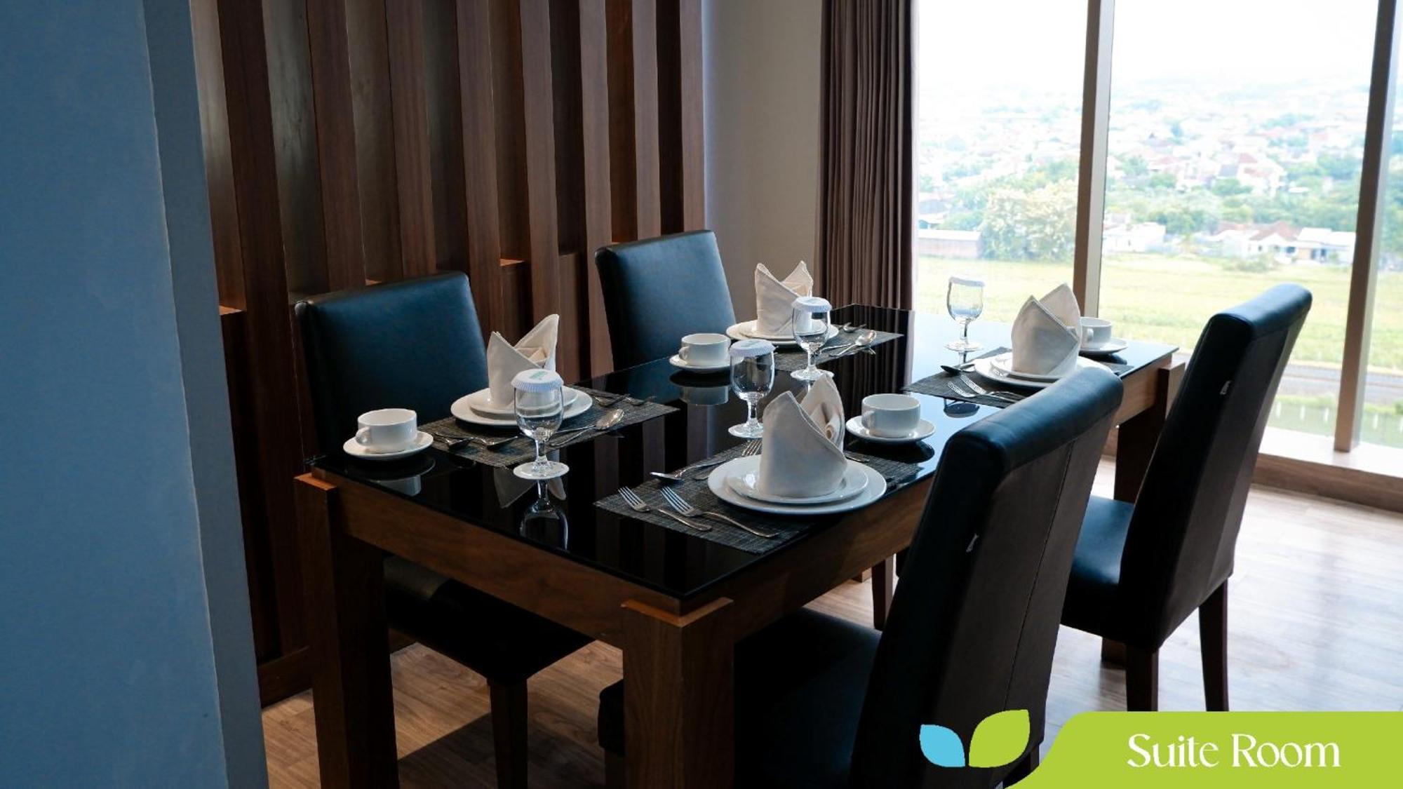 Hotel Ayola Sunrise Mojokerto Exterior foto